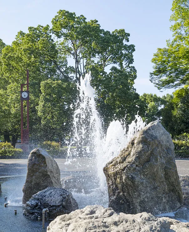 中央公園（約320m／徒歩4分）